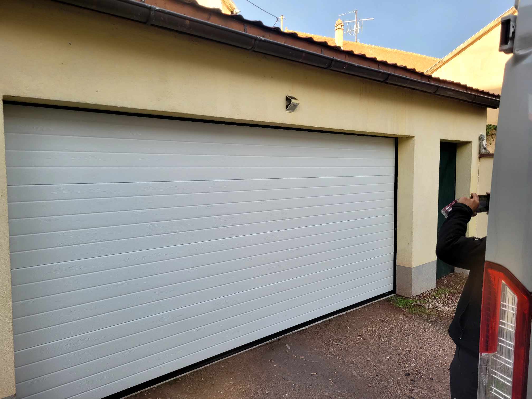 RECEIVED_790763939521024 | Fermeture et automatisme WG Comment bien choisir la finition de sa porte de garage ? Lingolsheim